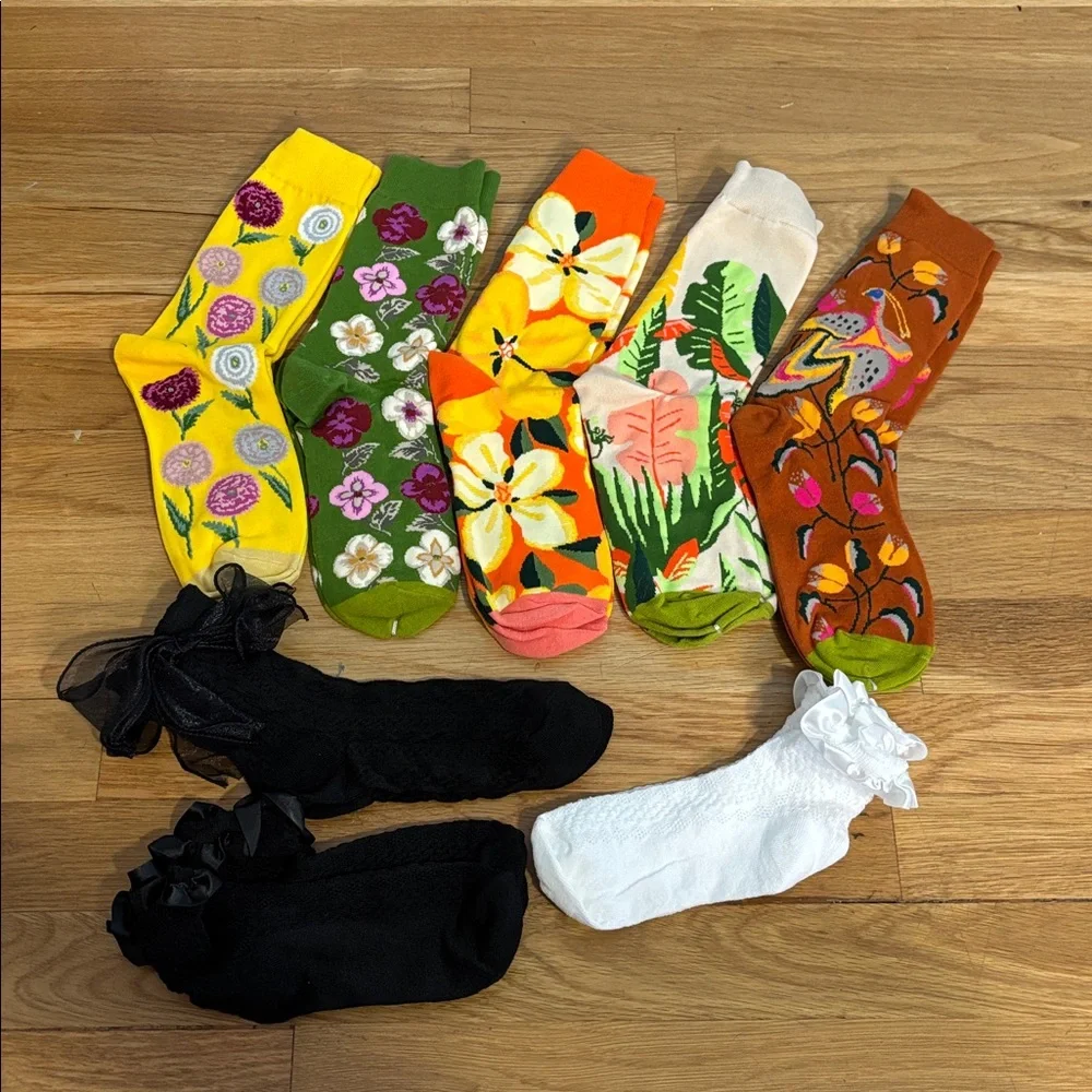 Brand New Socks Set of 8 Colorful Flower Black White